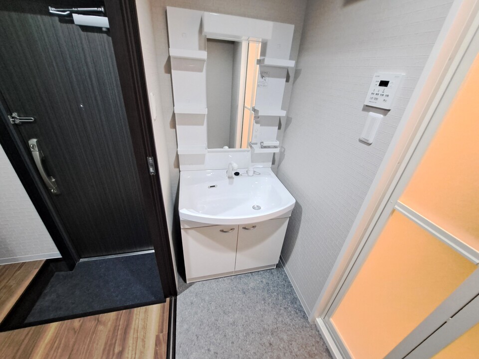 シャワー付洗面化粧台