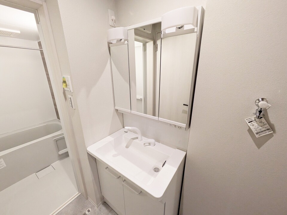 シャワー付洗面化粧台