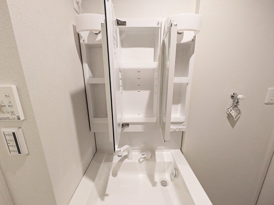 シャワー付洗面化粧台