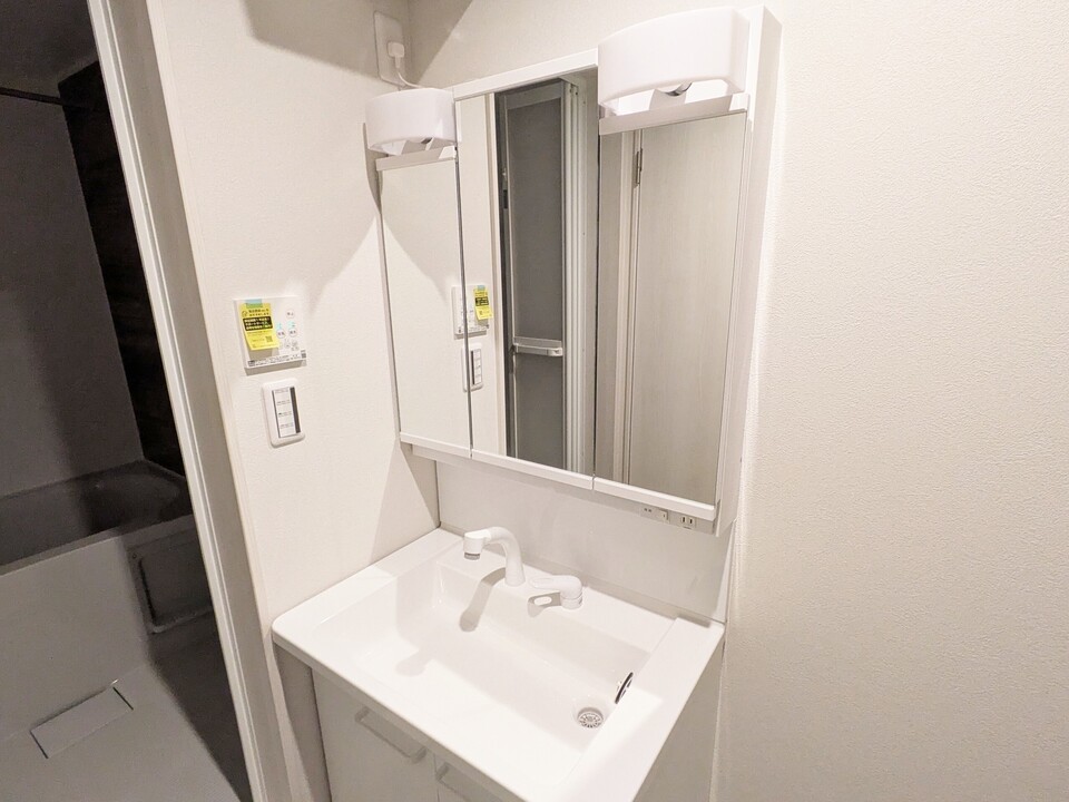 シャワー付洗面化粧台