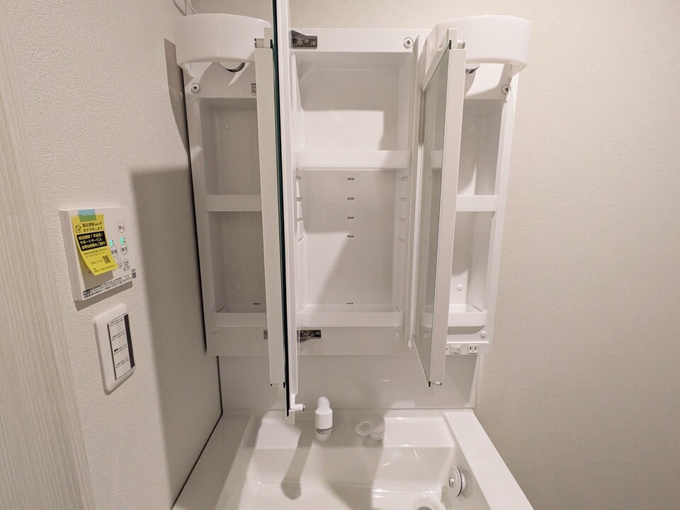 シャワー付洗面化粧台