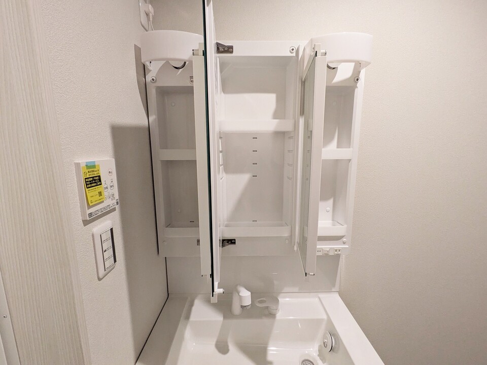 シャワー付洗面化粧台