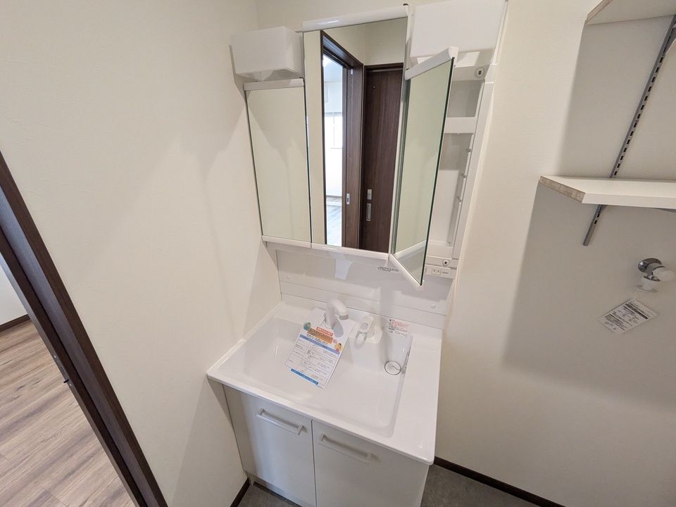 シャワー付洗面化粧台