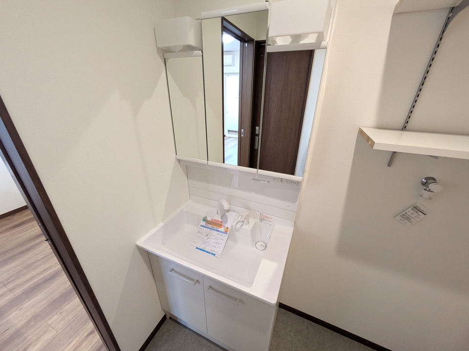 シャワー付洗面化粧台