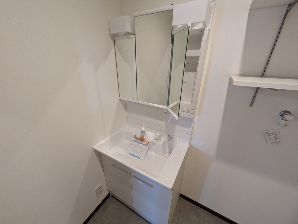シャワー付洗面化粧台