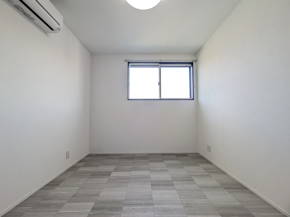 洋室5.5帖（北東側）