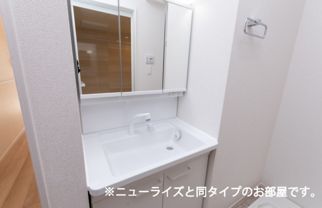 シャワー付洗面化粧台