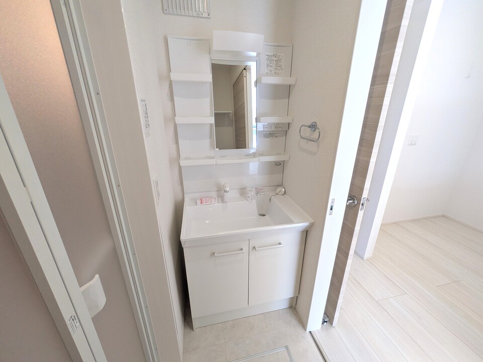 シャワー付洗面化粧台