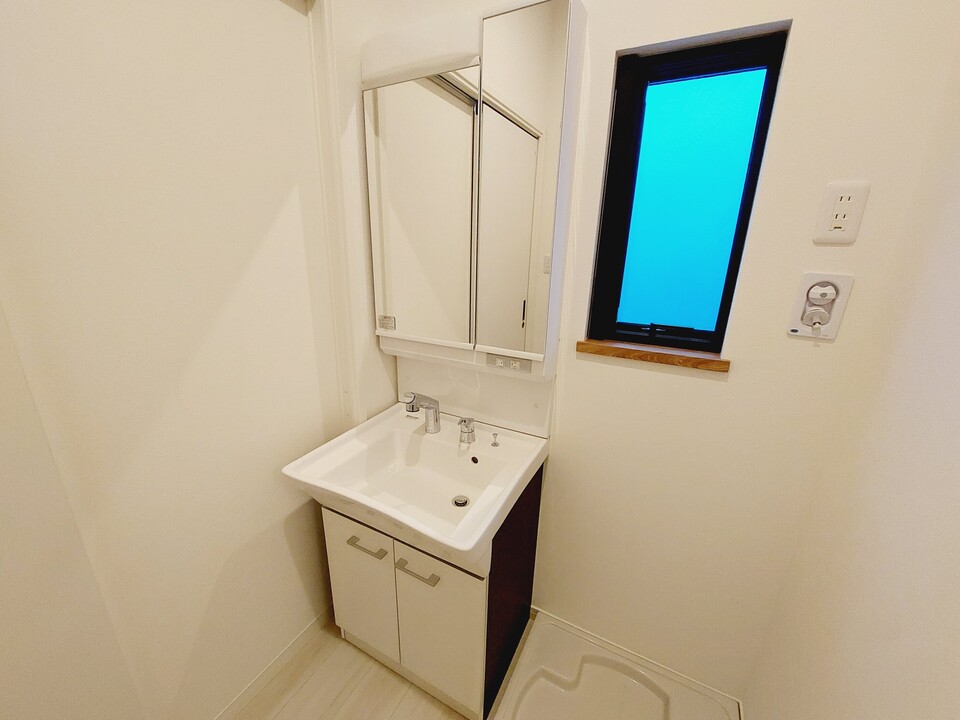 シャワー付洗面化粧台