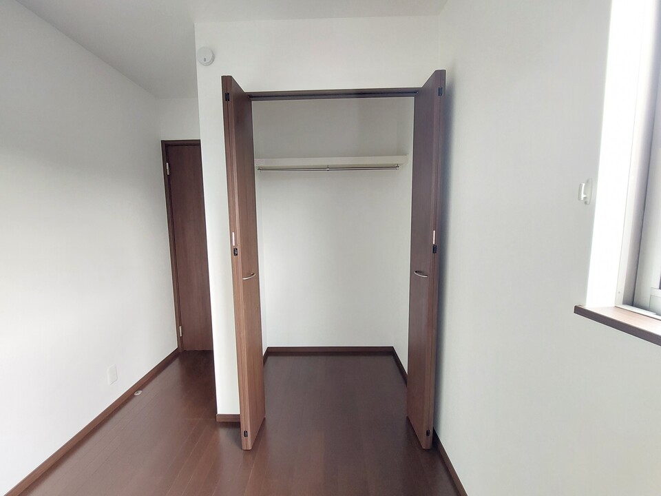 クローゼット（南側洋室5.5帖）