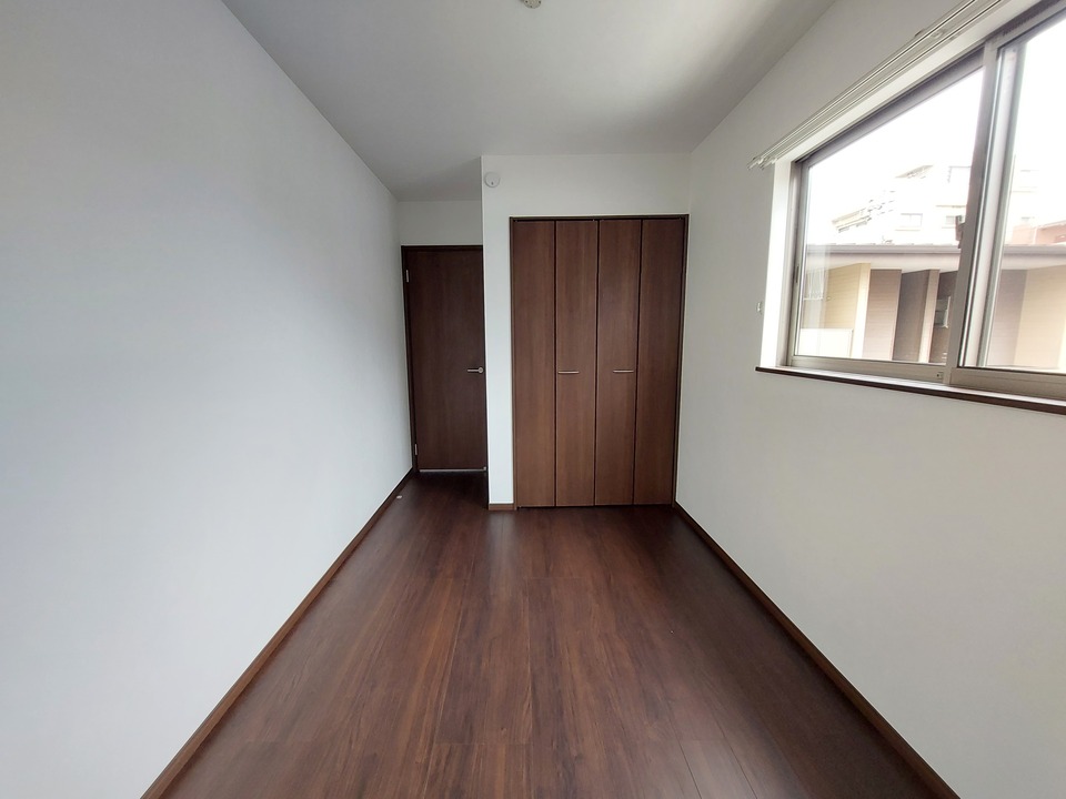 洋室5.5帖（東側）