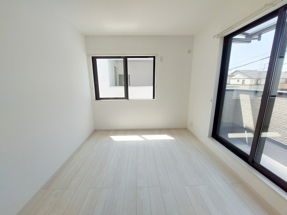 洋室6帖（西側）