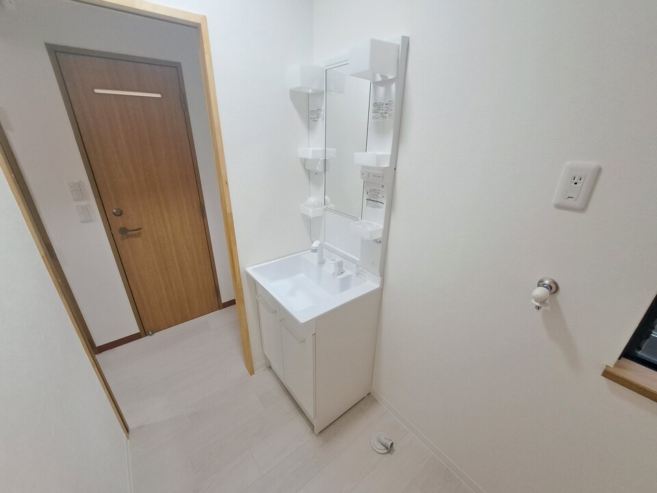シャワー付洗面化粧台