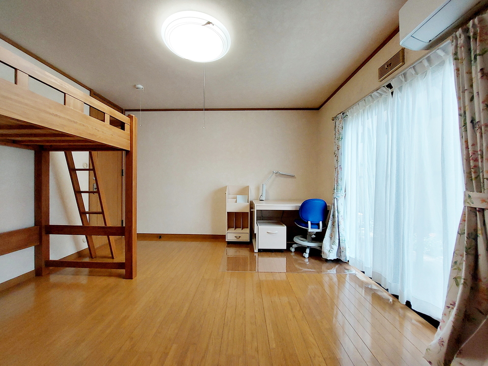 洋室8.3帖