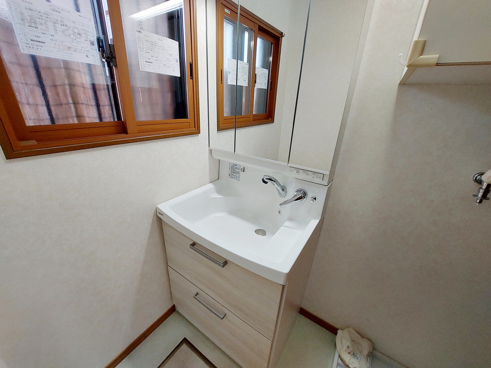 シャワー付洗面化粧台