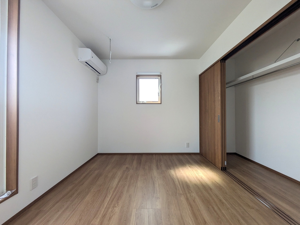 洋室（南西側）